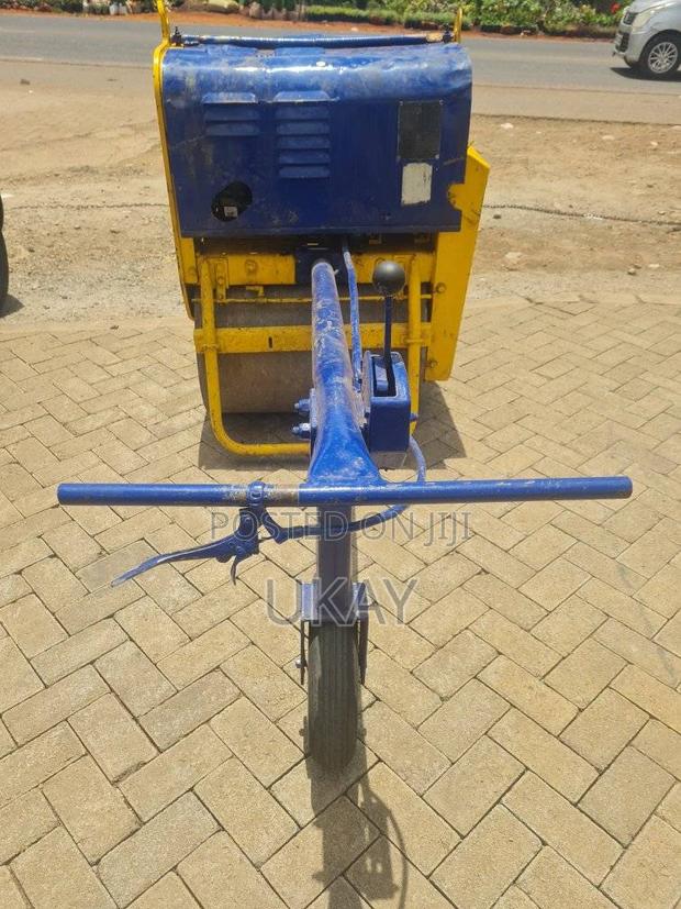 Single-Drum Pedestrian Roller.
