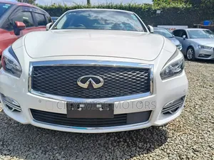 Nissan Fuga 2018 White