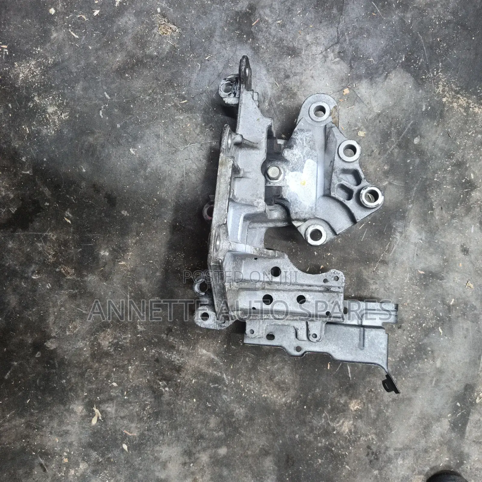 Nissan Xtrail T32 Engine Mountain