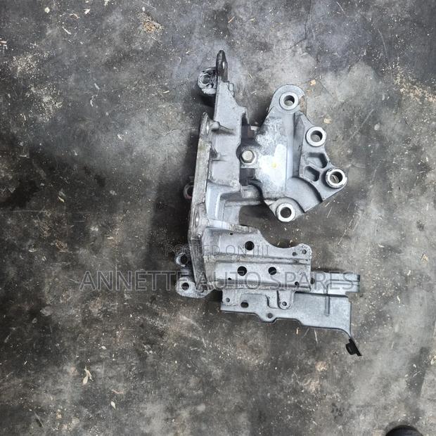 Nissan Xtrail T32 Engine Mountain - thumbnail 2