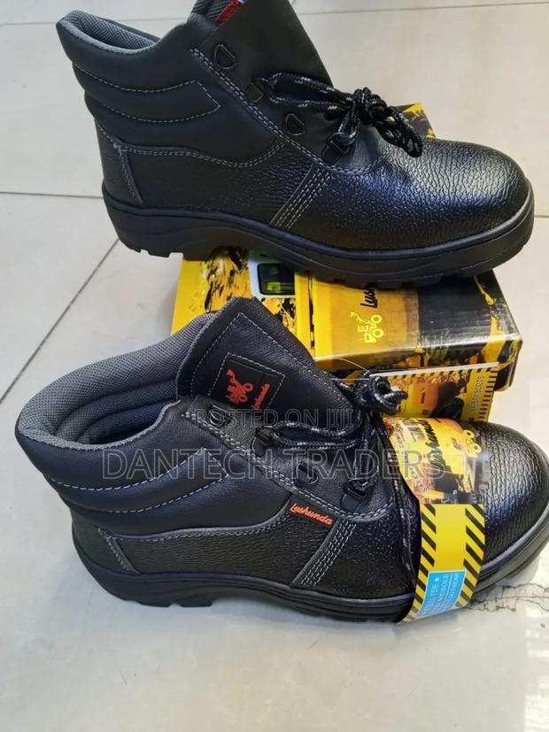 Safety Boots – Ideal for Industrial Use - main view