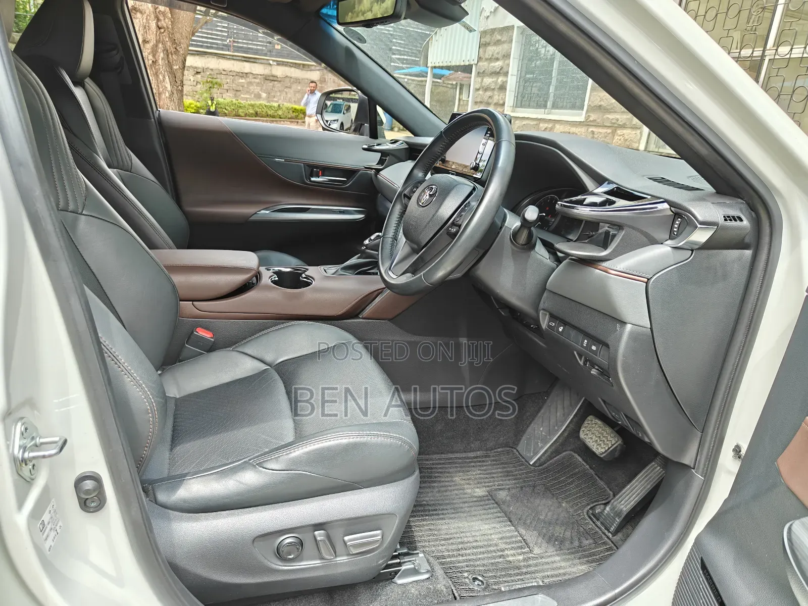 Toyota Harrier 2.0 2020 White