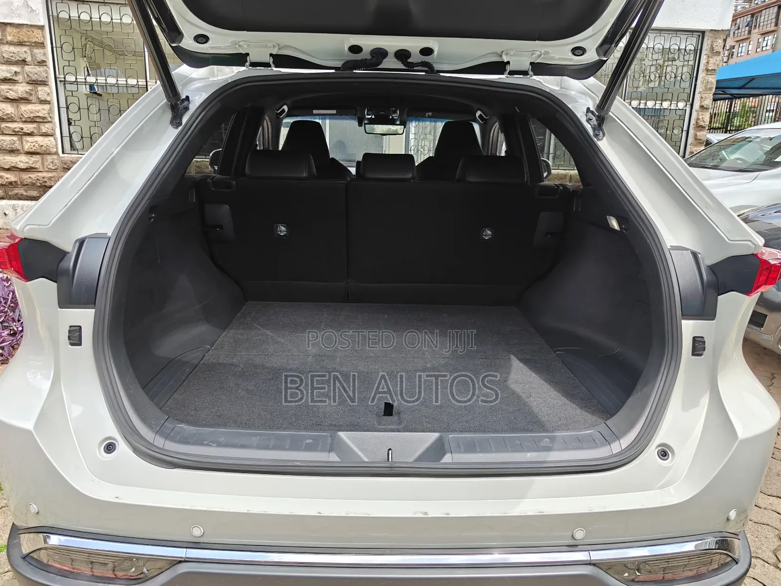 Toyota Harrier 2.0 2020 White