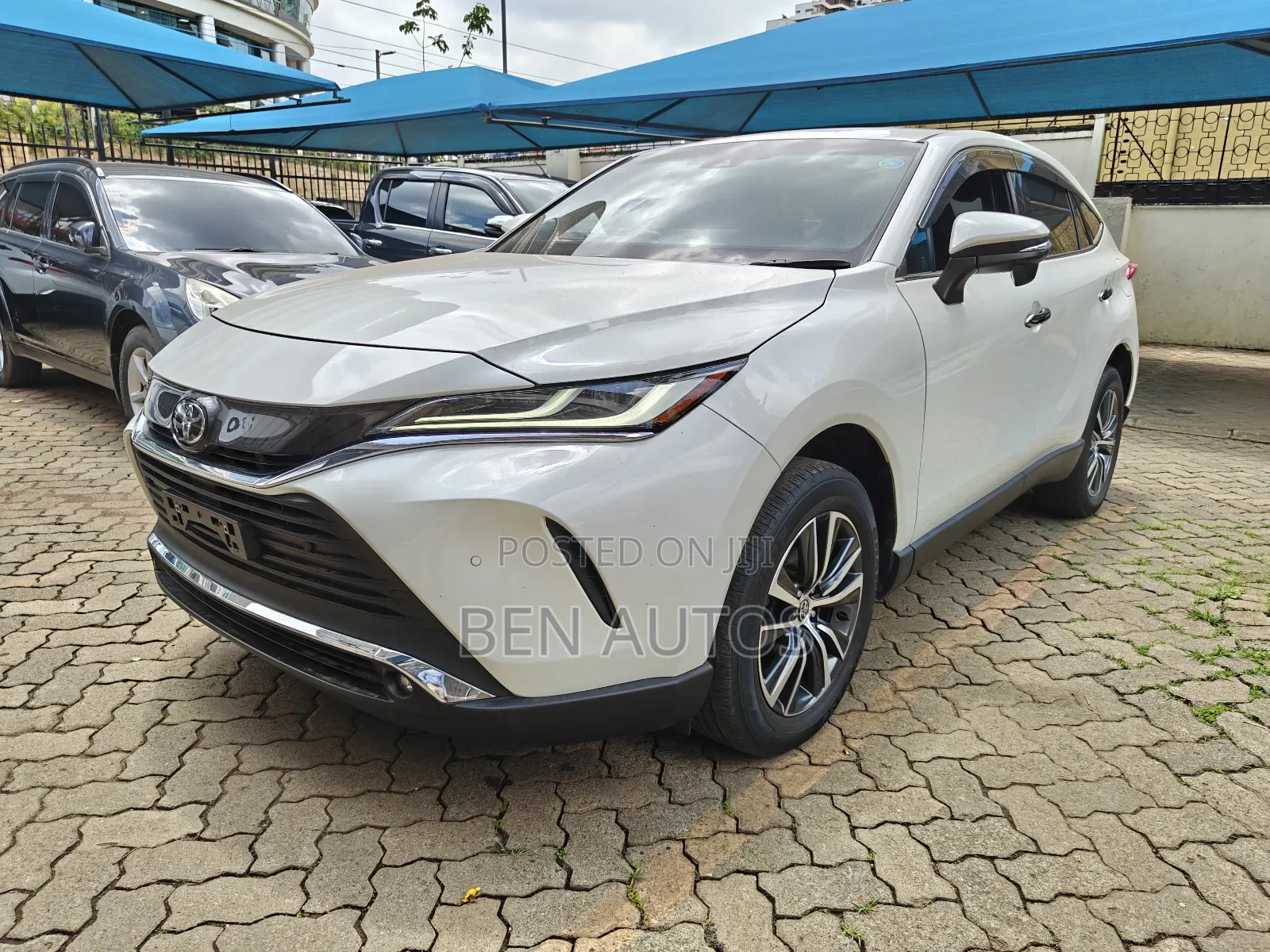 Toyota Harrier 2.0 2020 White