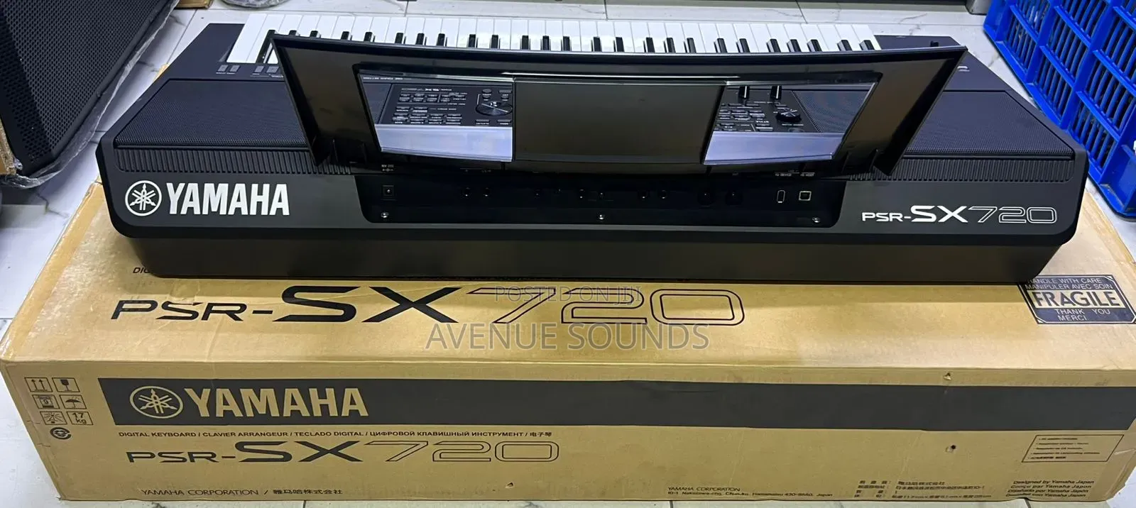Yamaha 61-Key Arranger Keyboard, Multiple Styles and Voices, Psrsx720