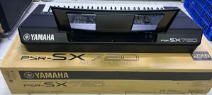 Yamaha 61-Key Arranger Keyboard, Multiple Styles and Voices, Psrsx720