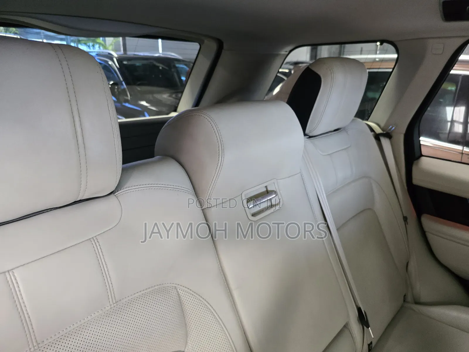 Land Rover Range Rover Vogue 2020 Gold