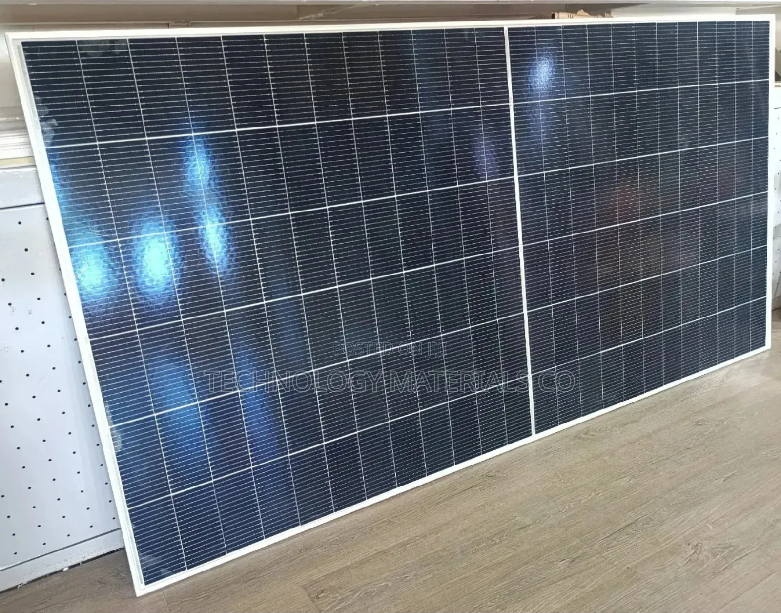 585w Ja Solar Panel – High Efficiency Perc Technology