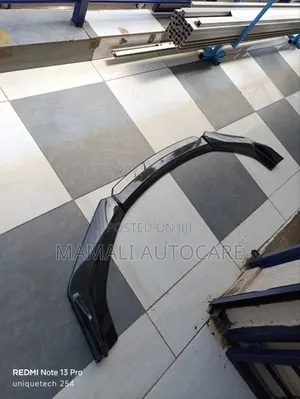 Universal Sporty Carbon Fibre Front Bumper Lip Trim Protector