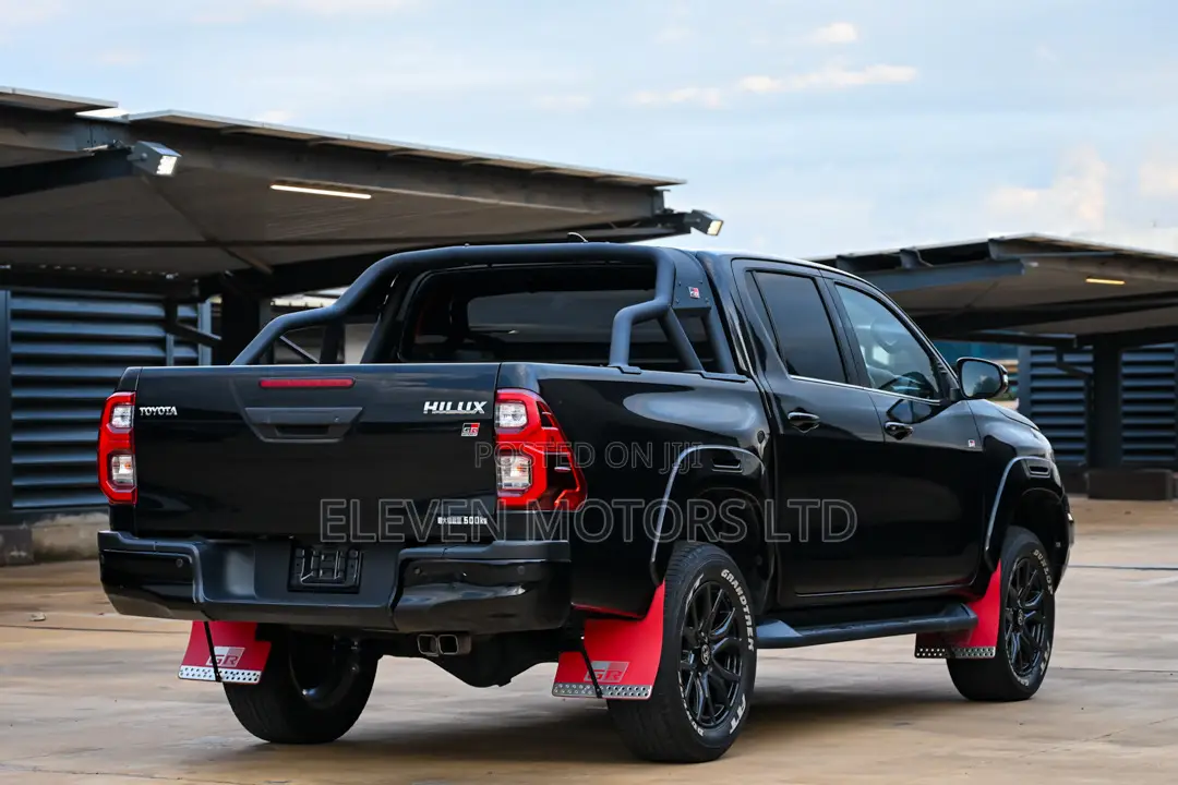 Toyota Hilux 2022 Black