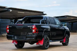 Toyota Hilux 2022 Black