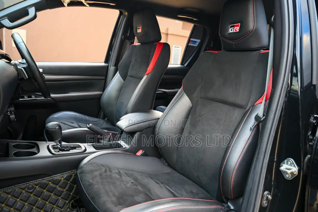 Toyota Hilux 2022 Black