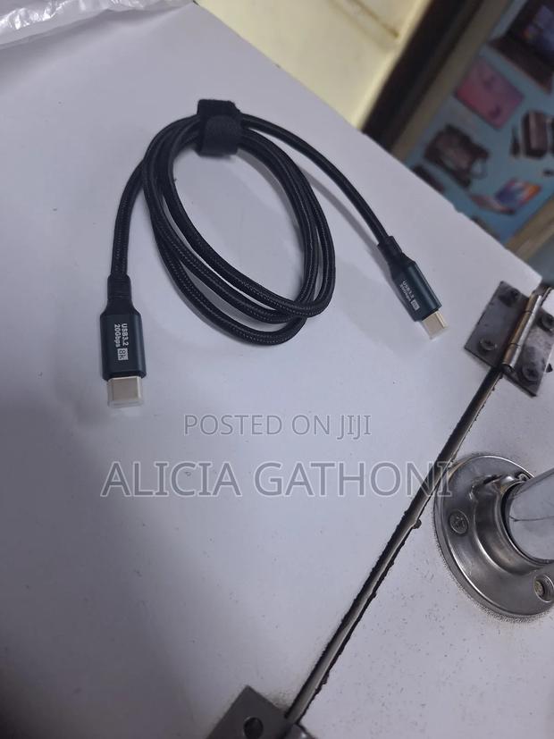 Type C to C Cable.The Cable Is 1mtr.It Is for Display and Charging