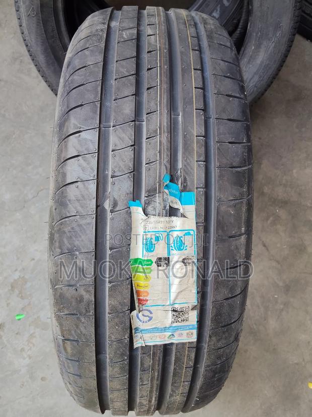 235/55r19 Goodyear Tyre - main view