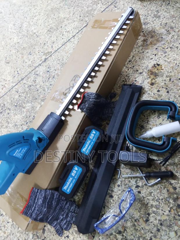 Makita Cordless Hedge Trimmer - main view