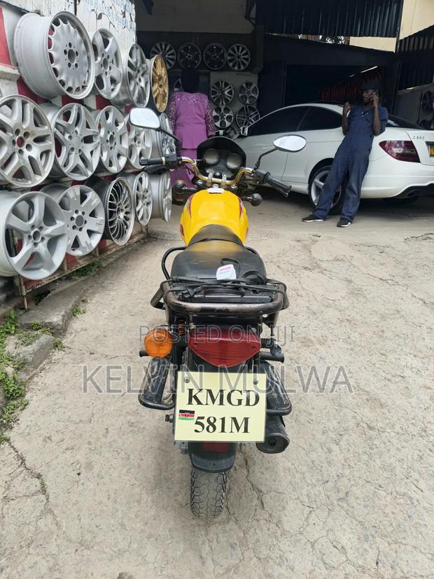 Bajaj Boxer 125 2024 Yellow - thumbnail 3