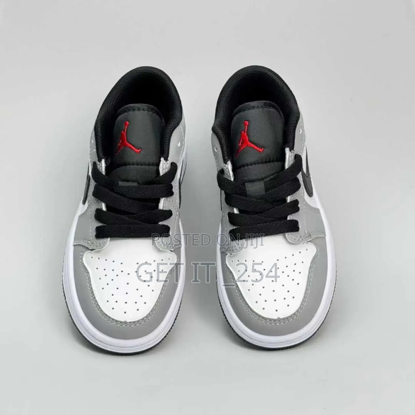 Kids Nike Dunk
Smoke Gray
Size:22,23,24,25,33,34,36
