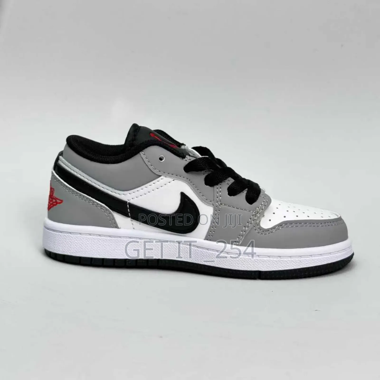 Kids Nike Dunk
Smoke Gray
Size:22,23,24,25,33,34,36