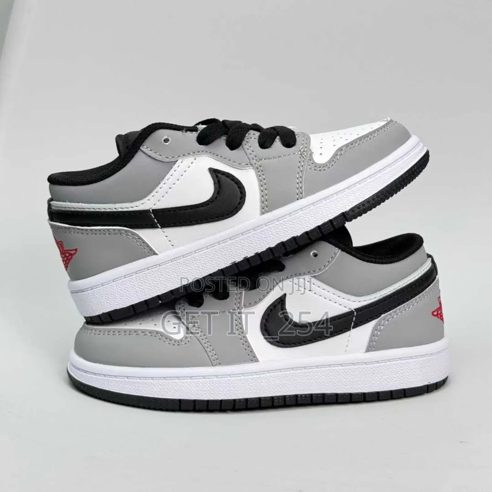 Kids Nike Dunk
Smoke Gray
Size:22,23,24,25,33,34,36