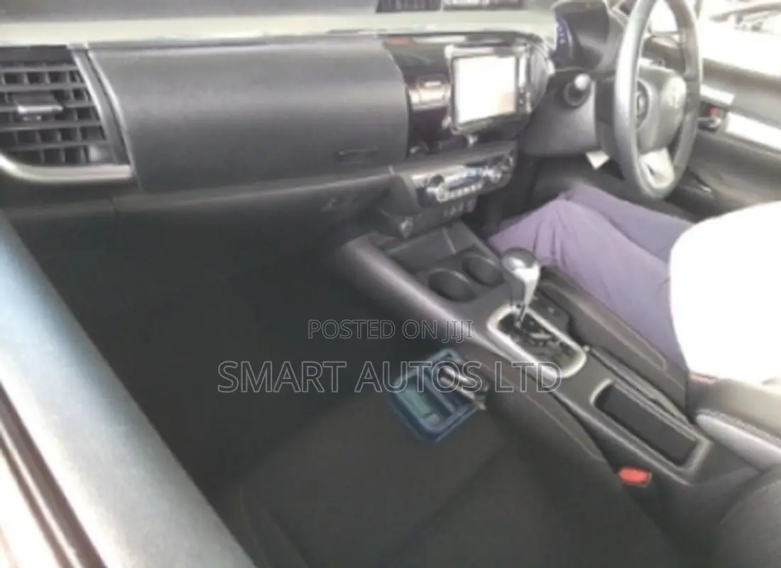 Toyota Hilux Revo Double Cab Deisel 2.4 AWD 2019 Silver