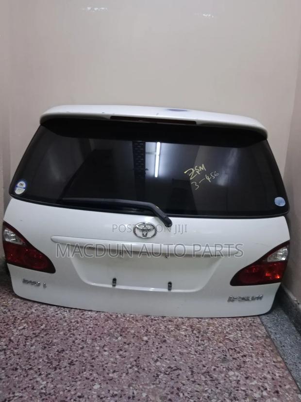Toyota Ipsum Boot / Tailgate - thumbnail 3