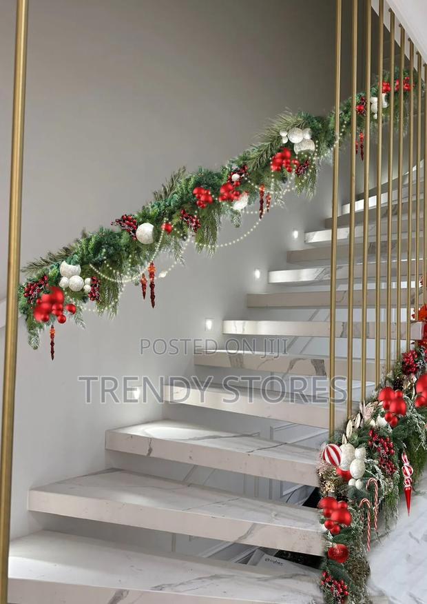 Prelit Christmas Garland - main view