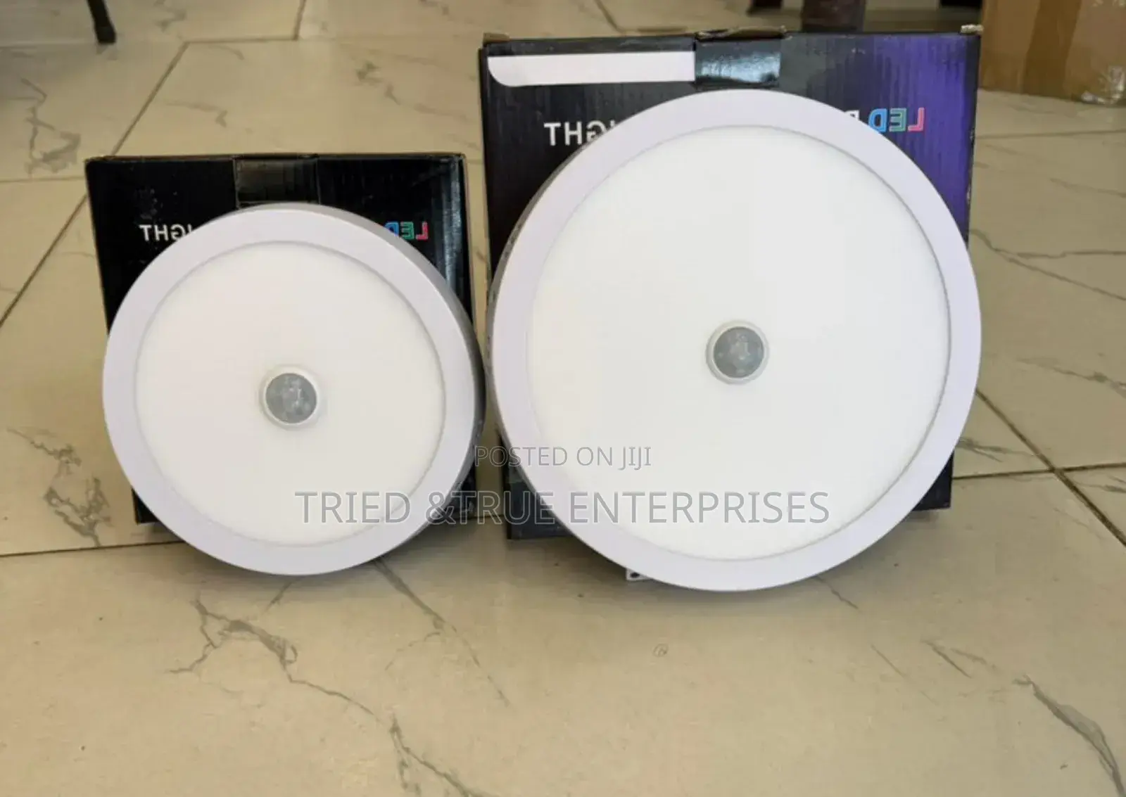 18 Watts Surface Light With Motion Sensor Vcx4