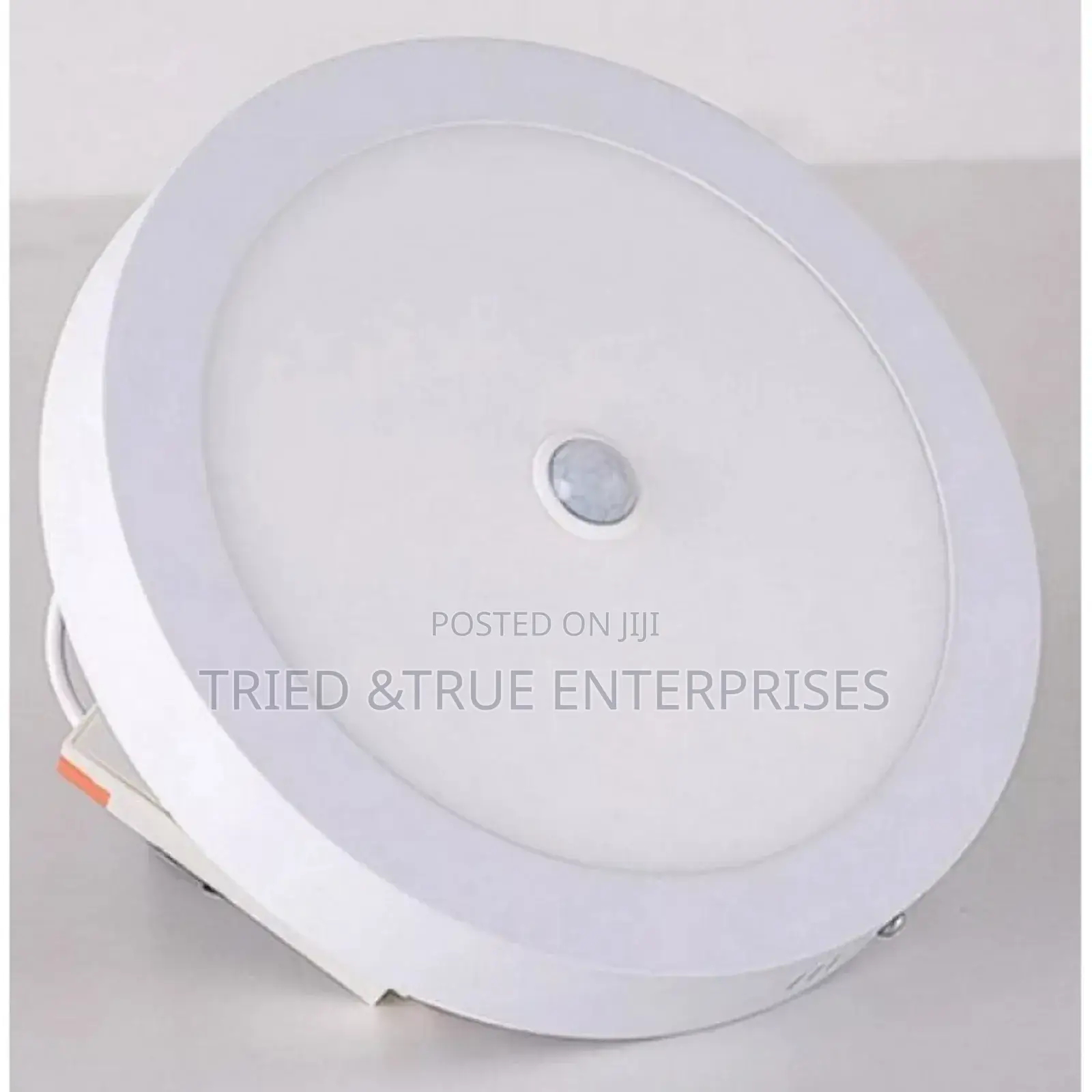 18 Watts Surface Light With Motion Sensor Vcx4