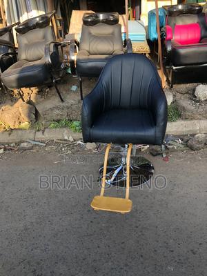 Hydraulic Styling Seats With Black Leather - main view