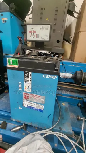 Slightly Used Wheel Balancer Machine Machine Cb250p.