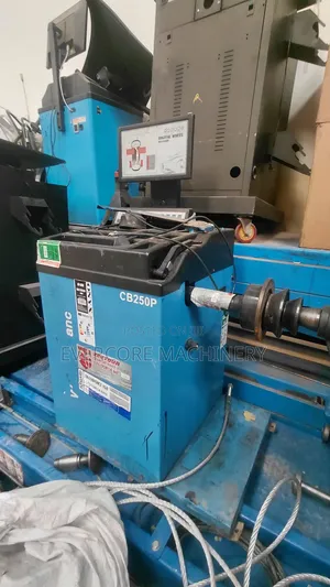 Slightly Used Wheel Balancer Machine Machine Cb250p.