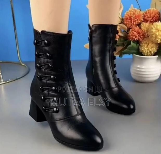 Black Ladies Winter Ankle Boots - thumbnail 2