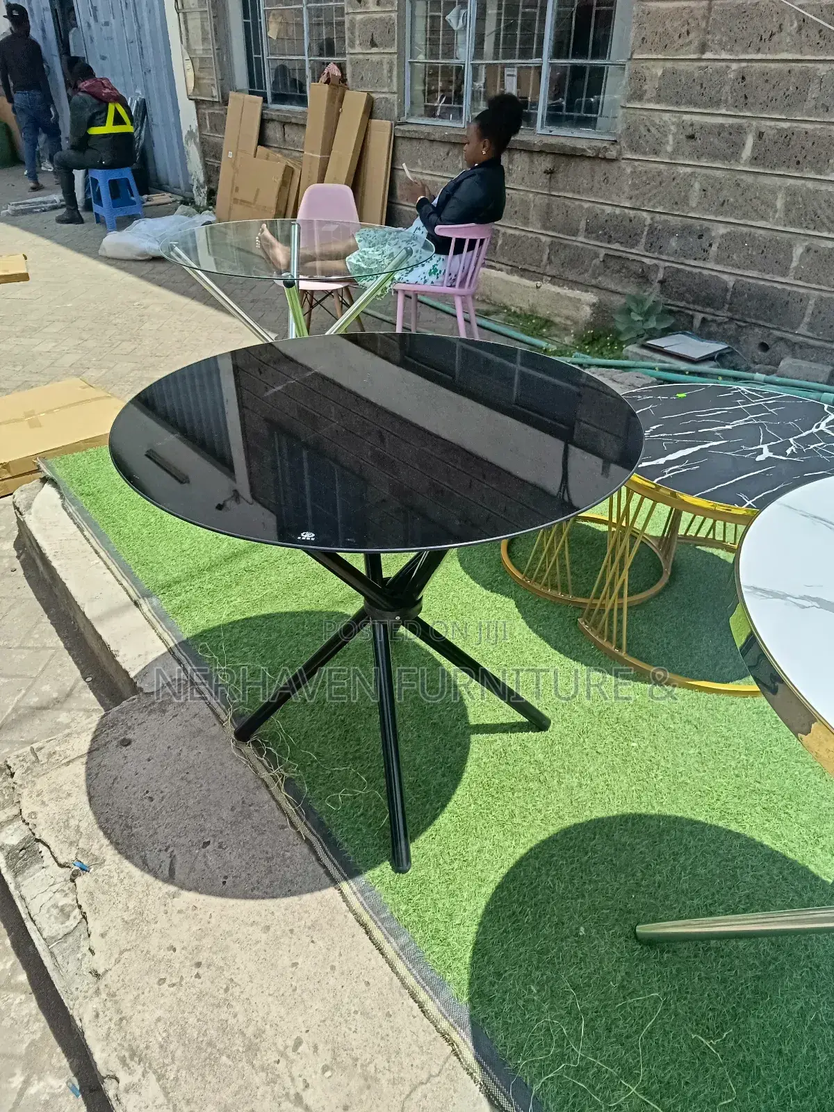Black Round Dining Set -- Beauty
