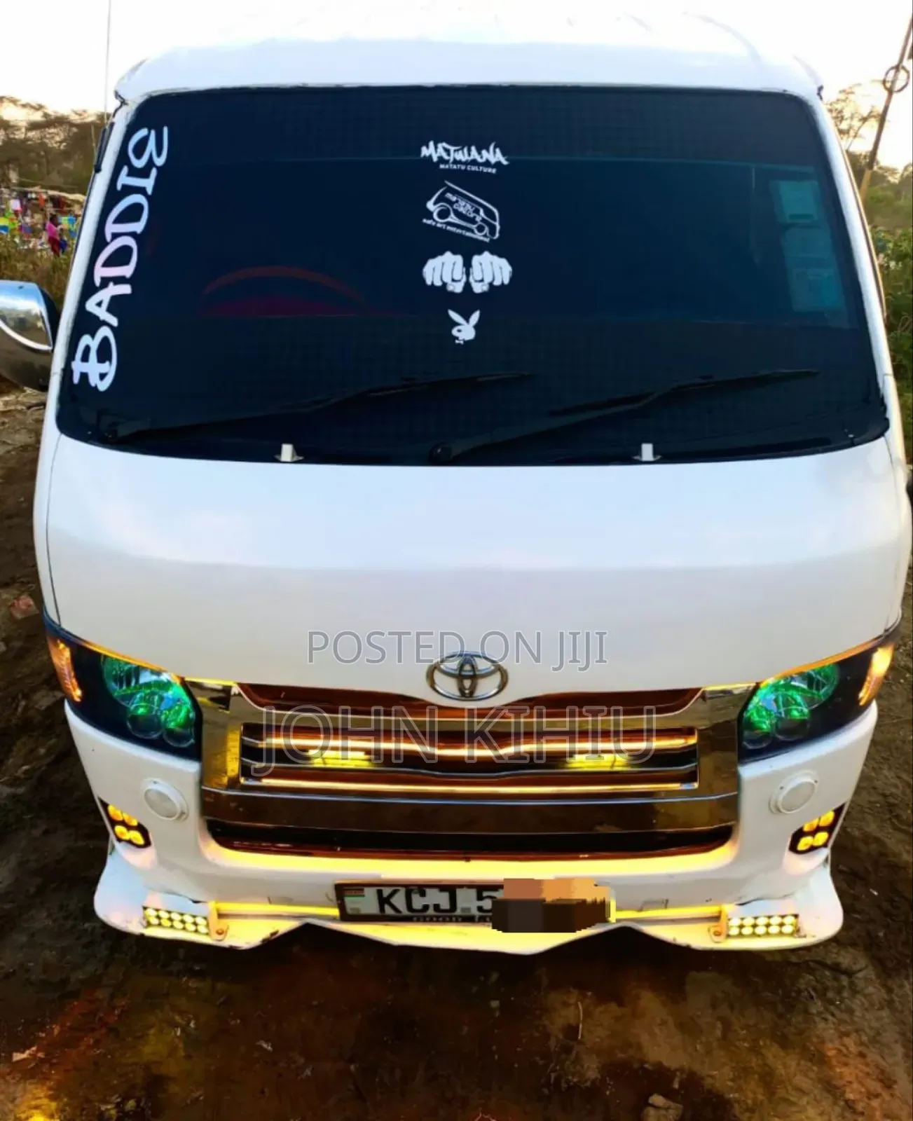 Toyota HiAce 2011 White