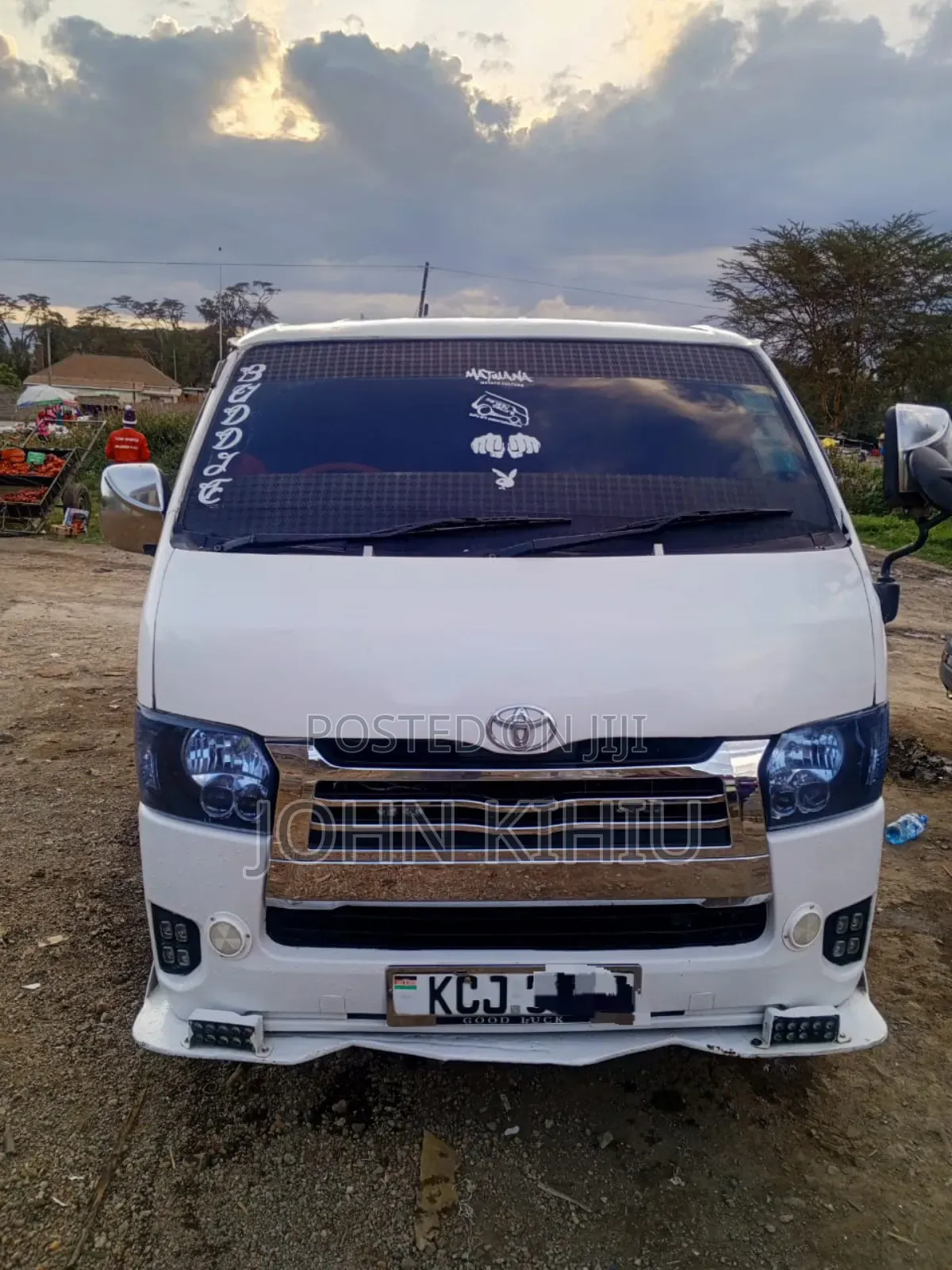 Toyota HiAce 2011 White