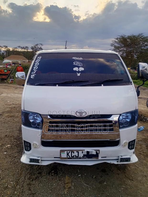 Toyota HiAce 2011 White