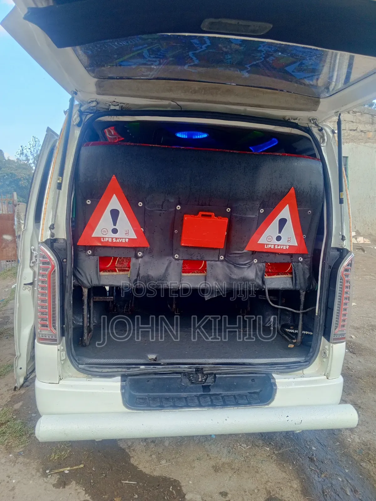 Toyota HiAce 2011 White