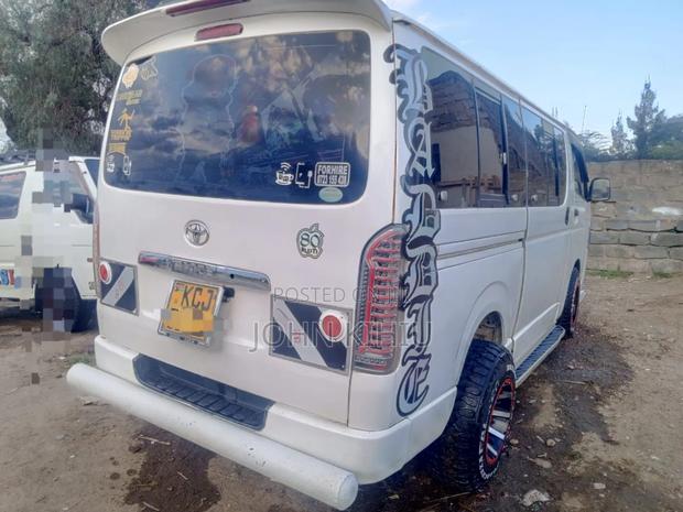 Toyota HiAce 2011 White - thumbnail 8