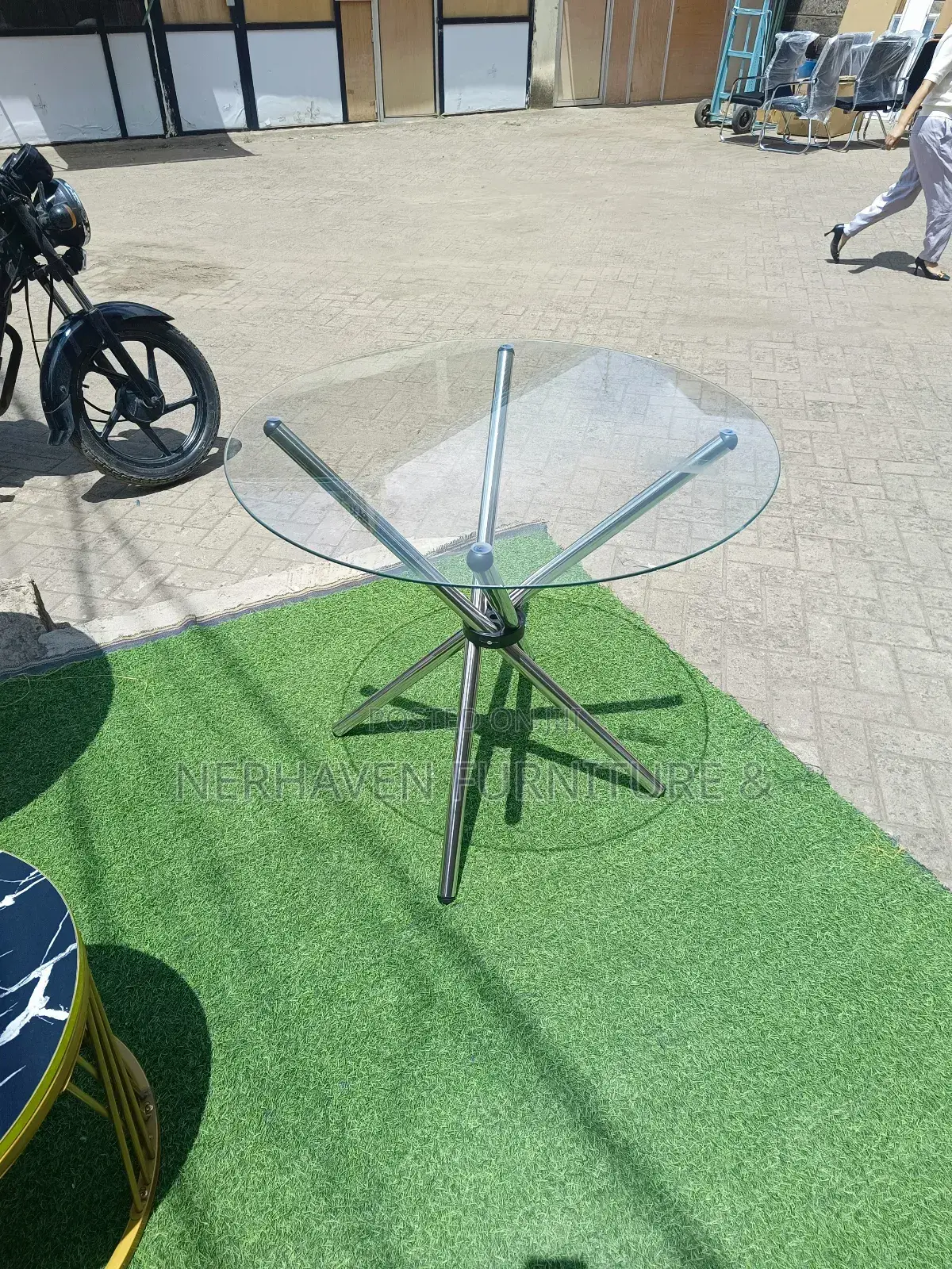 Round Glass Top Dining -- Colorless