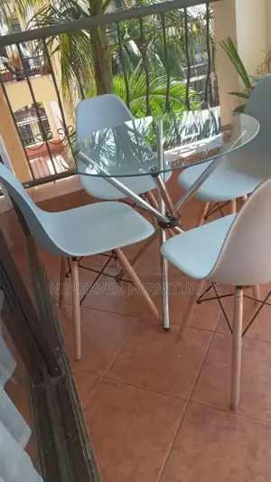Round Glass Top Dining -- Colorless