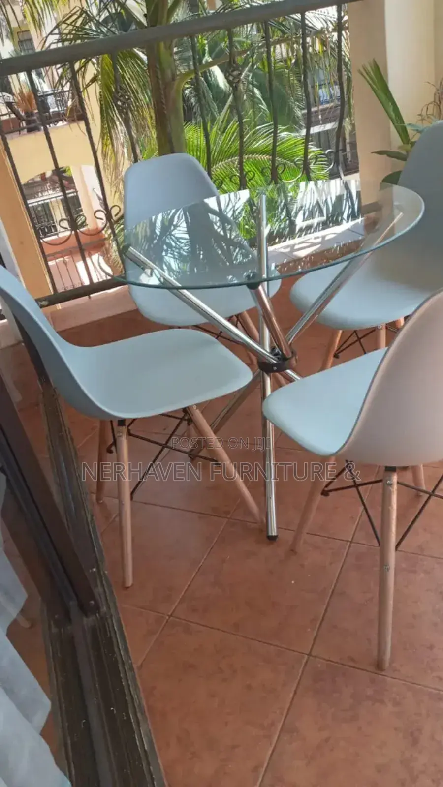 Round Glass Top Dining -- Colorless