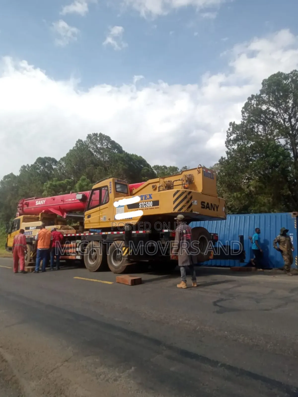 Trailer Cranes for Hoisting and Logistics Are at Hand