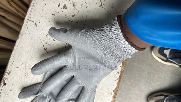 Cut Resistant Gloves - thumbnail 2