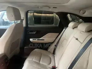 Jaguar F-Pace 2017 Blue