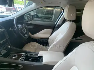 Jaguar F-Pace 2017 Blue