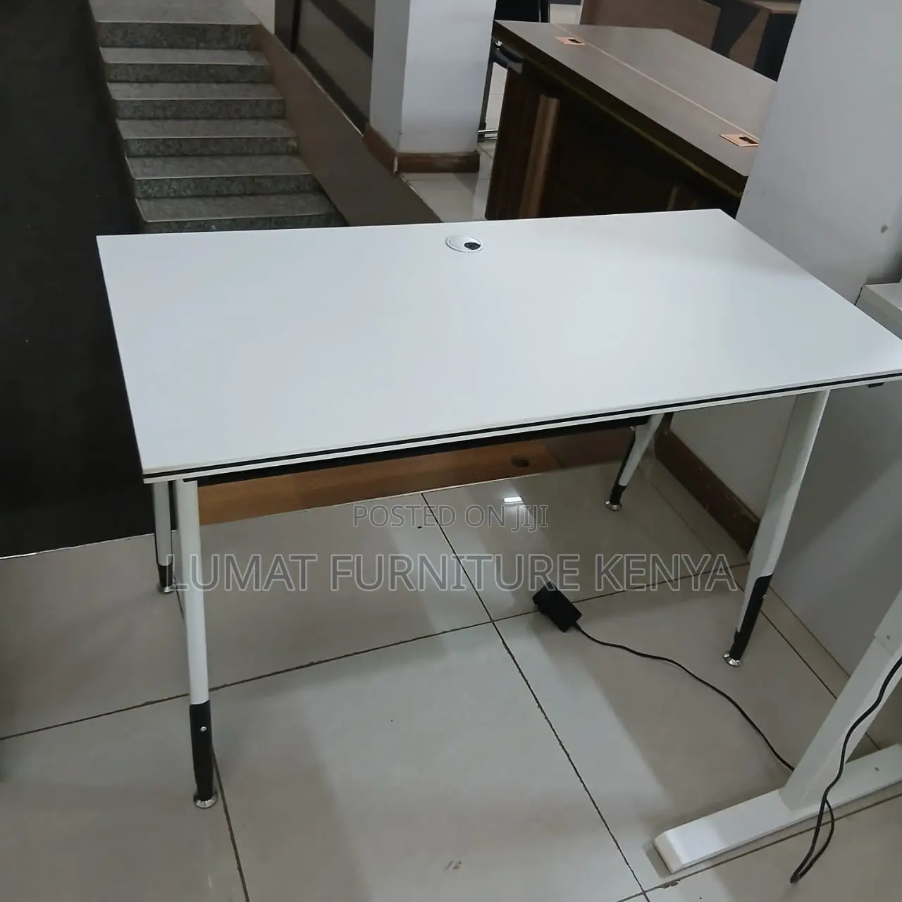 White Minimalistic Office Training Table