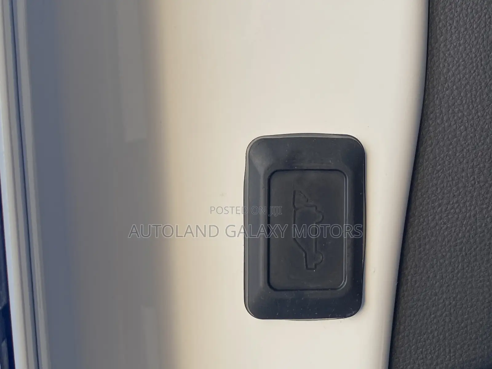 Toyota RAV4 Hybrid 2019 White