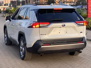 Toyota RAV4 Hybrid 2019 White