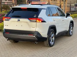 Toyota RAV4 Hybrid 2019 White