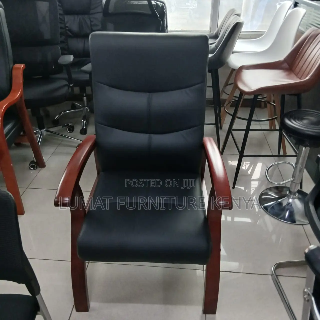 Modern Mahogany Strong Visitors Seat